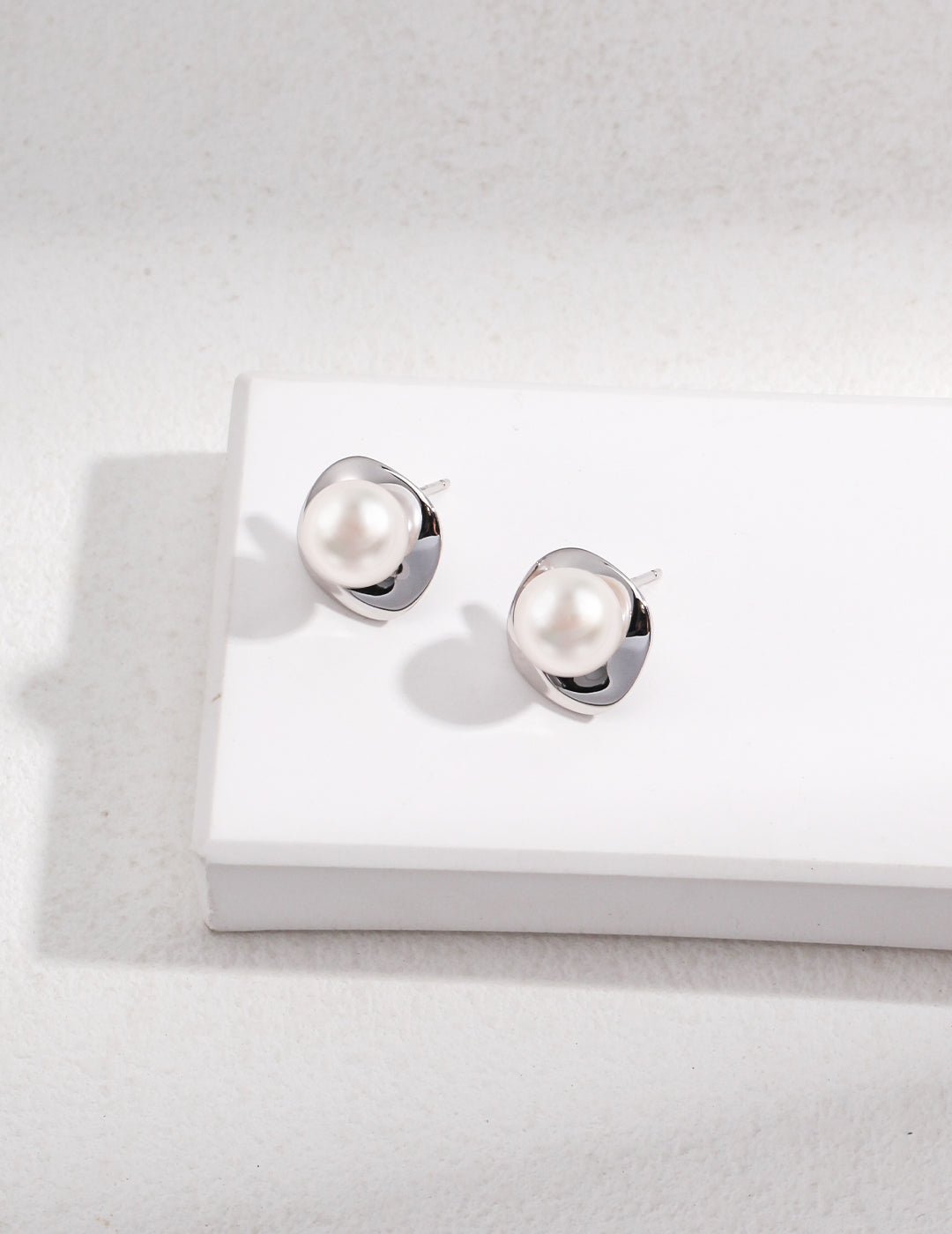 Sterling Silver Pearl Earring