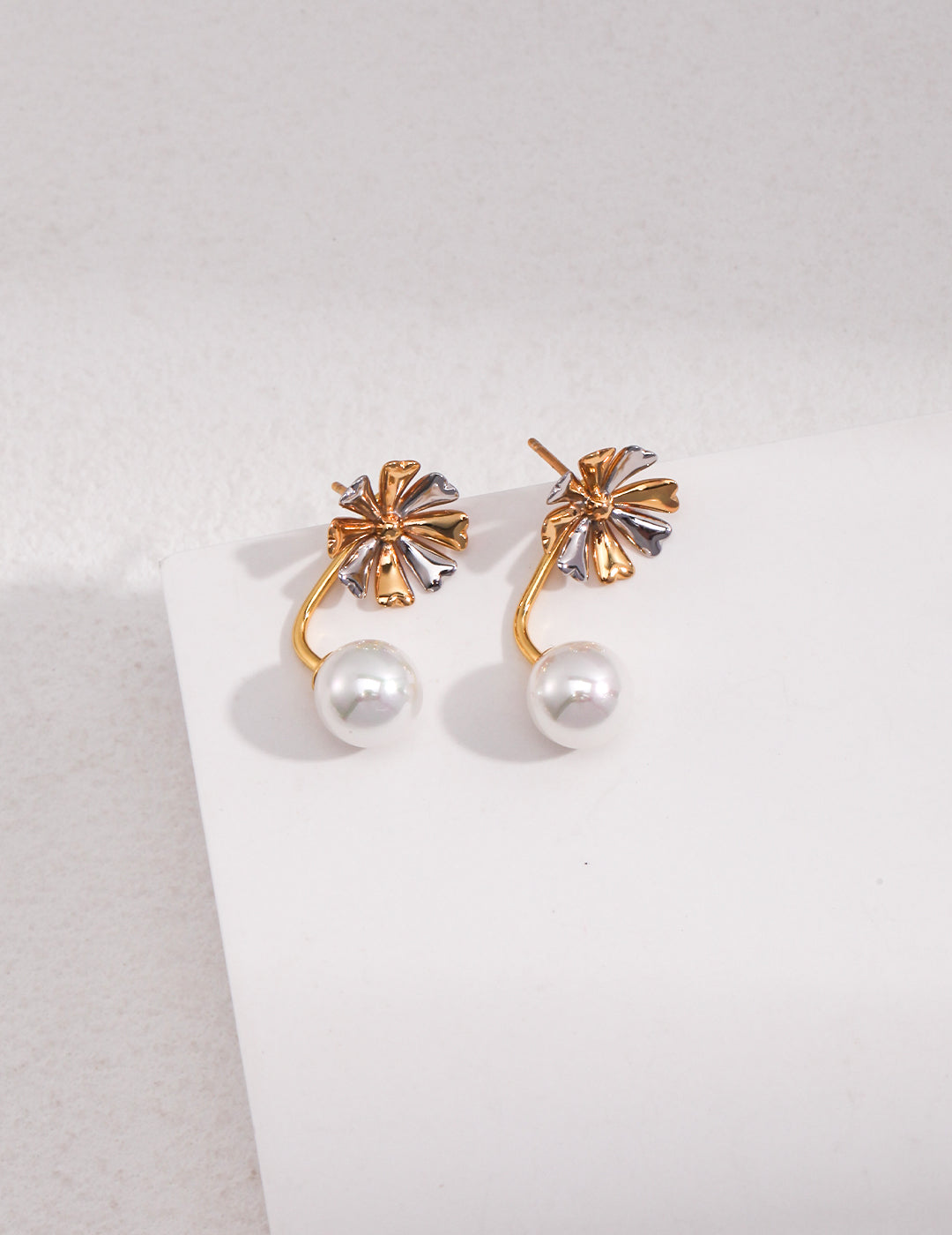 Flower Pearl Earring