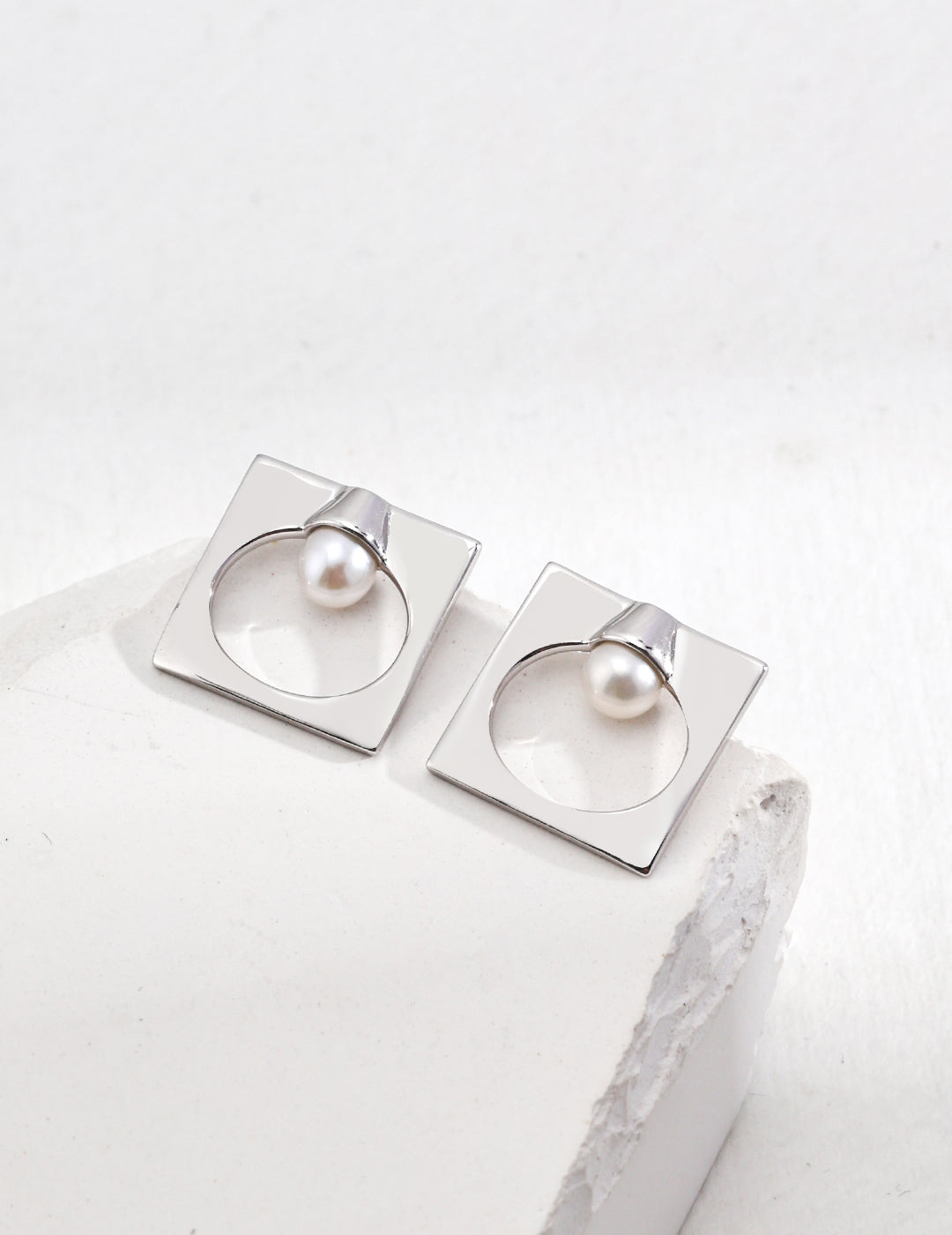 Sterling Silver Pearl Earring