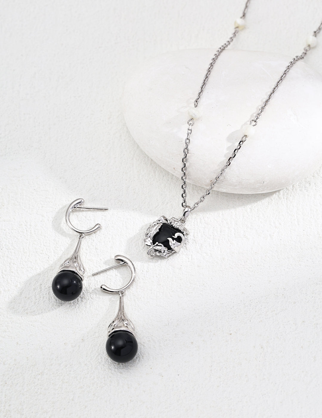 S925 Silver Simple Black Onyx & Silver Shell Necklace